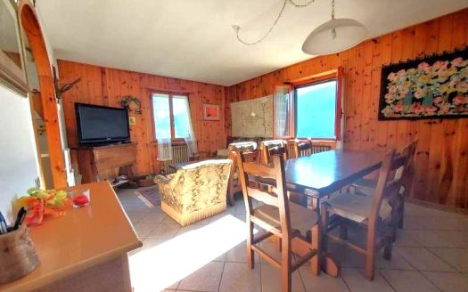 Cutigliano Trilocale Piano Terra con Resede