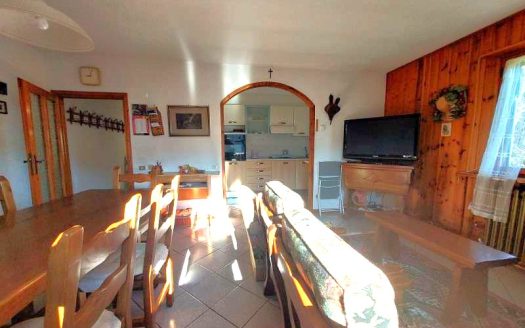 Cutigliano Trilocale Piano Terra con Resede