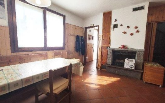 Pian di Novello Appartamento con Caminetto e Doppi Servizi