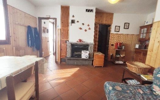 Pian di Novello Appartamento con Caminetto e Doppi Servizi