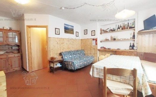 Pian di Novello Appartamento con Caminetto e Doppi Servizi