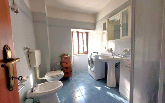 Fiumalbo Bilocale con Caminetto comodo al Centro