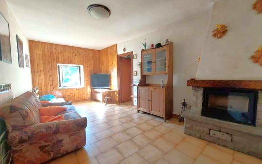 Fiumalbo Bilocale con Caminetto comodo al Centro