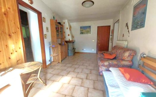 Fiumalbo Bilocale con Caminetto comodo al Centro