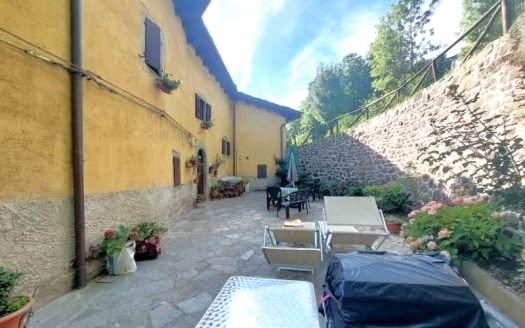 Fiumalbo Trilocale con Caminetto comodo al Centro