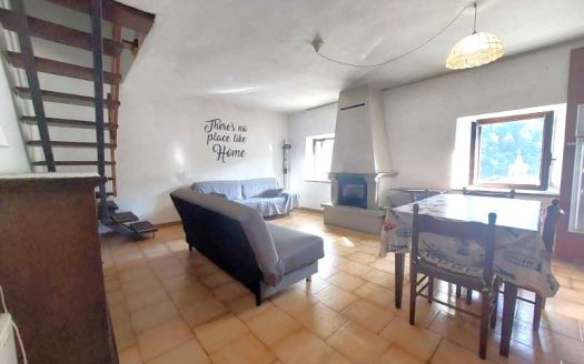 Fiumalbo Trilocale con Caminetto comodo al Centro