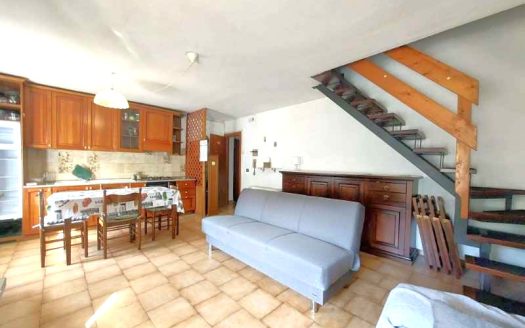 Fiumalbo Trilocale con Caminetto comodo al Centro