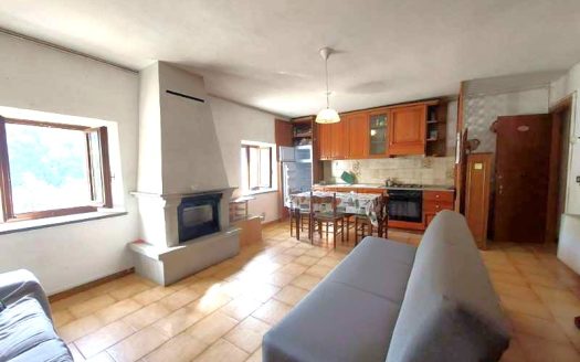 Fiumalbo Trilocale con Caminetto comodo al Centro