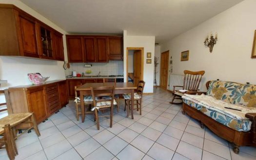 Fiumalbo Località “Il Chioso ” Trilocale con Camino e Posto Auto