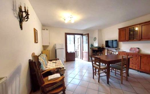 Fiumalbo Località “Il Chioso ” Trilocale con Camino e Posto Auto