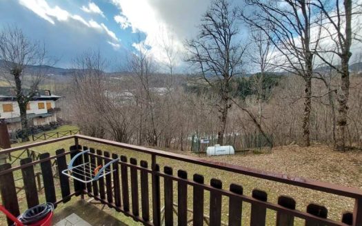 Fiumalbo Località “Il Chioso ” Trilocale con Camino e Posto Auto