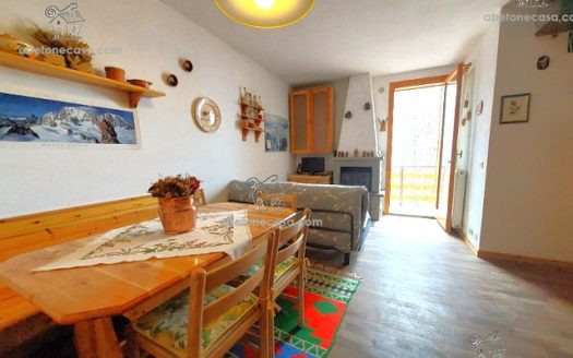 Abetone Faidello Trilocale con Camino Balcone e Cantina