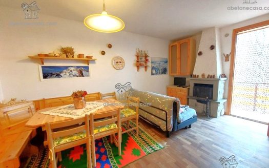 Abetone Faidello Trilocale con Camino Balcone e Cantina
